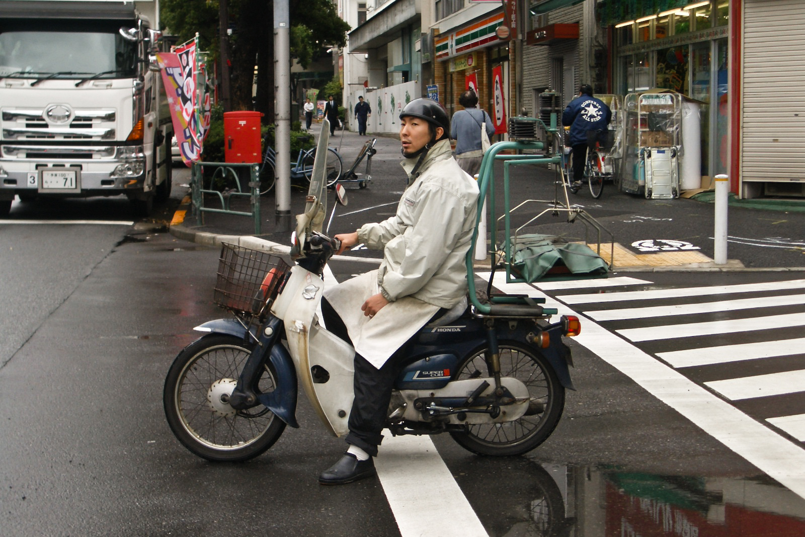 Food delivery driver on a bike delivering food in the city - delivery driver side hustle 2026